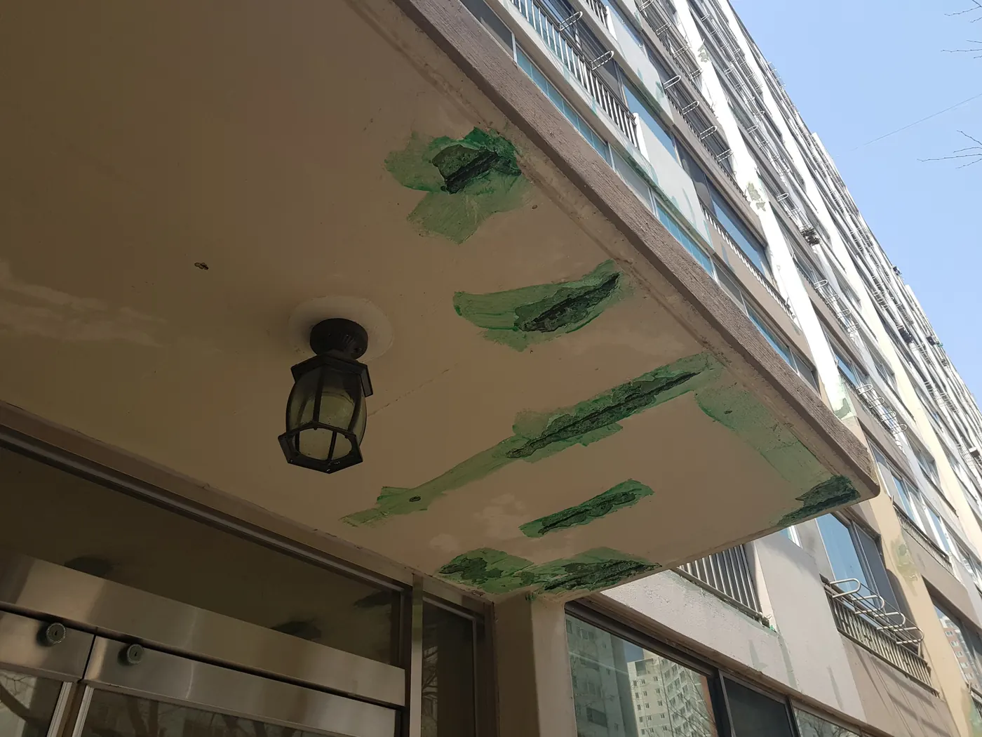 내부 재도장 공사 1단계, 균열부 프라이머 도포 현장