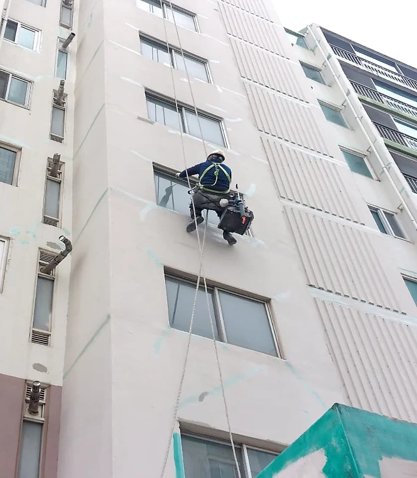 공용부 창틀 실리콘 코킹 현장